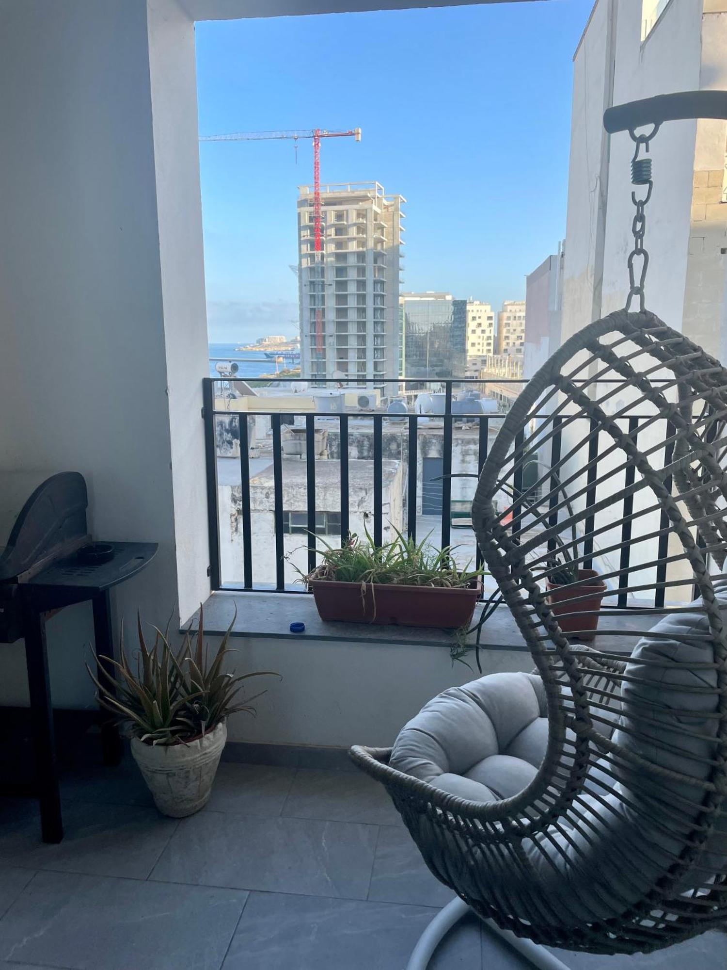 Spacious Seaview Sliema Apt, Steps From Valletta Ferry Exterior foto