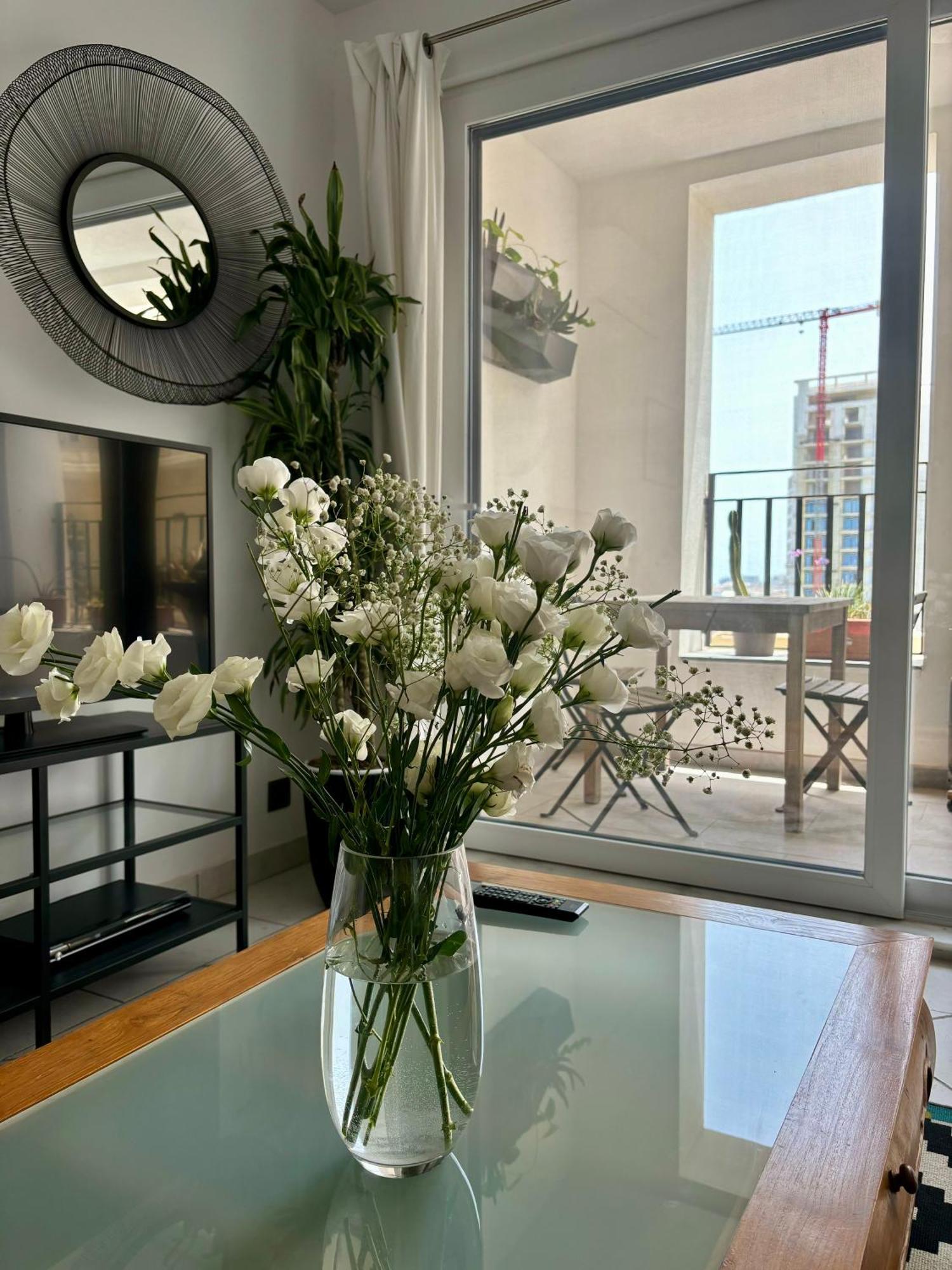 Spacious Seaview Sliema Apt, Steps From Valletta Ferry Exterior foto